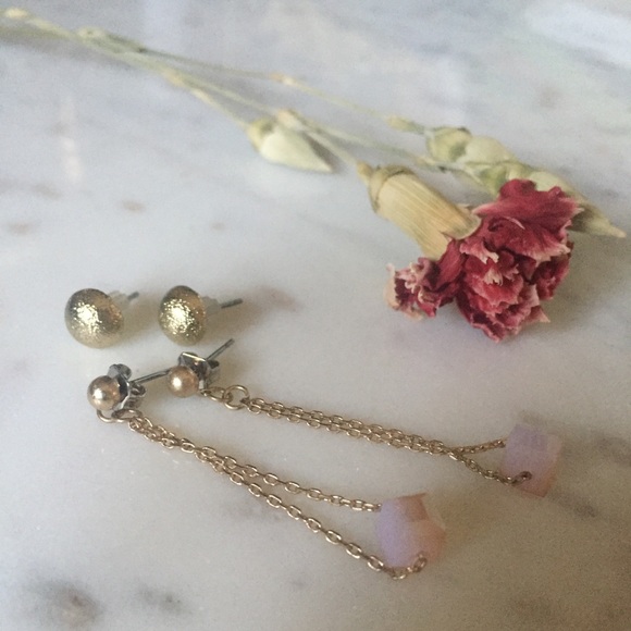 2 pair earrings gold studs & dangly cube on chain - Picture 8 of 10